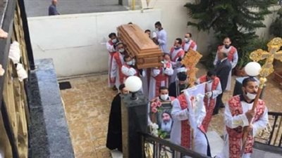 بين مؤيد ومعارض.. كهنة في مواكب الجنازات وأسقف المنيا يمنعهم من المشاركة 