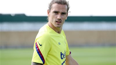 جريزمان يكشف سر سعادته بالحجر المنزلي وتوقف النشاط الرياضي 