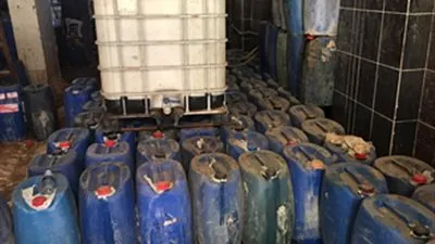 ضبط مصنع للكيماويات بدون ترخيص في المرج (صور)