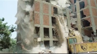 محافظة الجيزة تزيل 30 عقارا مخالفا وتحويل أصحابها للنيابة العسكرية