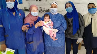 عمرها 3 شهور.. خروج أصغر متعافية من كورونا بمستشفى العجمي (صور)
