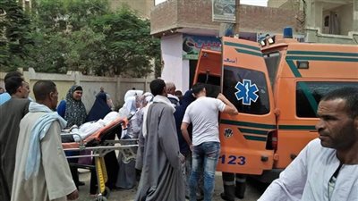 إنقاذ 7 أشخاص من حريق سيارة على طريق 