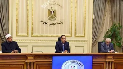 رئيس الوزراء يستعرض الاشتراطات الفنية لتصنيع الكمامات القماش