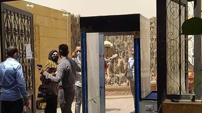 تركيب بوابتي تعقيم بمقر نقابة المحامين والنادي النهري بالمعادي