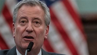 عمدة نيويورك يعلن إنهاء سريان نظام حظر التجوال الليلي