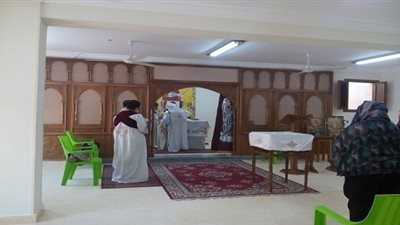 قداس عيد العنصرة من كنيسة القديسة العذراء والأنبا إبرأم بفيصل (صور) 