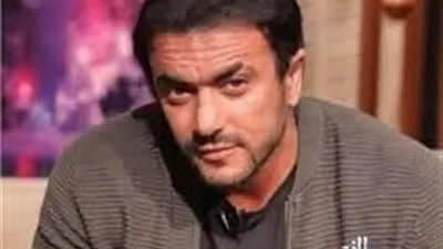 أحمد العوضي يشارك جمهوره صورة برفقة أصدقائه