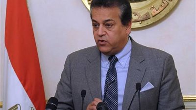 وزير التعليم العالي يستعرض خطة التعليم الهجين للعام الدراسي المقبل