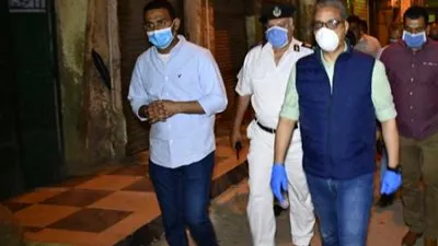 غلق 3 محال تجارية لمخالفتها قرارات الحظر بالفيوم