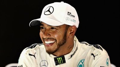 هاميلتون يطالب بإزالة تماثيل 