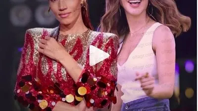 مطربة فرنسية تغني 