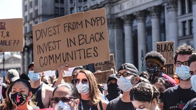 زيادة الطلب على إصلاح نظام الشرطة مع استمرار الاحتجاجات الأمريكية 