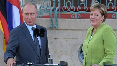 بوتين وميركل يعلنان دعم مبادرة 