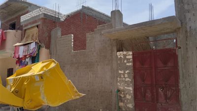 تحويل 4 مواطنين إلى النيابة العسكرية لتعديهم على أراضي الدولة بالإسكندرية (صور)