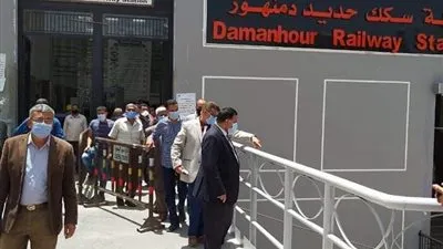 رئيس السكة الحديد يتفقد محطة دمنهور تمهيدا لافتتاحها (صور)