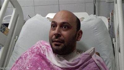 الطبيب الذي فقد بصره بسبب كورونا: تحسنت بعد عودتي للمنزل 