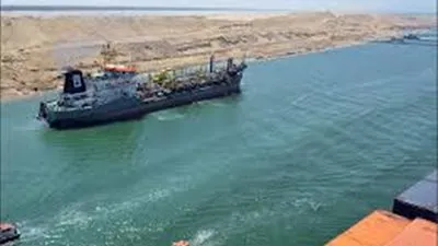 رئيس قناة السويس: كورونا لم يؤثر على حركة السفن.. ولكن العائد تأثر