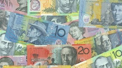 الدولار يصعد مقابل عملات عالية المخاطر.. والين يصل أعلى مستوياته في شهر 