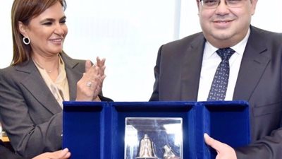 وزيرة الاستثمار السابقة تنعى محسن عادل عبر الانستجرام