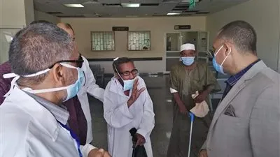 رئيس مدينة القصير بالبحر الأحمر يتفقد مقر التأمين الصحي (صور)