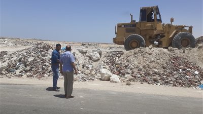 رئيس مدينة الغردقة: حملات مكثفة لرفع مخلفات الرتش من الطريق الدائري (صور)