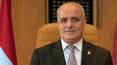 رئيس جامعة الفيوم يتبرع بـ