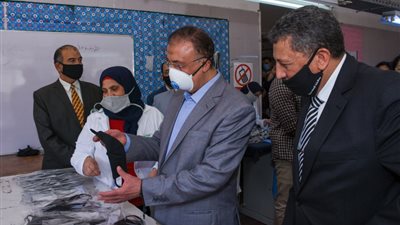 مدارس الإسكندرية تنتج كمامات تستخدم 45 يوما بـ9 جنيهات (صور)