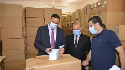 محافظ الدقهلية يتفقد مقر توزيع مستلزمات تطهير لجان الثانوية (صور)