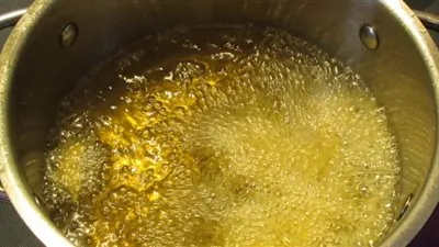 حبس عامل حرق جسد شاب بـ