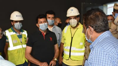 وزير الشباب يتفقد المدينة الرياضية والصالة المغطاة بالعاصمة الإدارية الجديدة