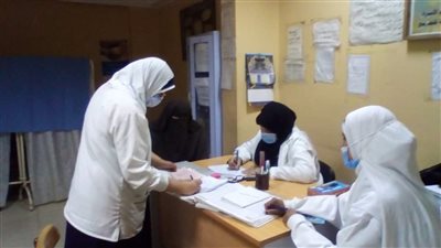 بسبب التزاحم.. زيادة أماكن تطعيم شلل الأطفال بدمنهور في البحيرة (صور)