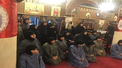 رسامة 14 راهبة بدير الأنبا بضابا للأقباط الأرثوذكس في نجع حمادي (صور)