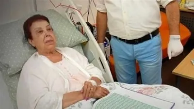 الفنانة رجاء الجداوي تُجري مسحة جديدة بعد 5 أيام عقب ثبوت إيجابية إصابتها بفيروس كورونا