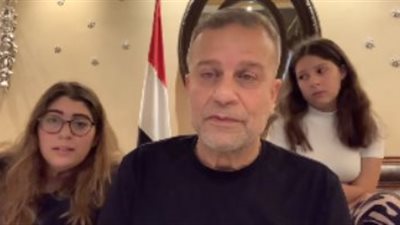 القصة الكاملة حول صورة بنات شريف منير التي قلبت السوشيال ميديا