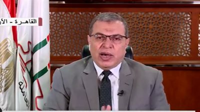 وزير القوى العاملة: لا يُسمح للمواطنين بدخول المديريات إلا بالكمامة (فيديو)