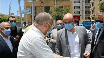 التحقيق مع نواب رئيس مدينة بني سويف.. والمحافظ يأمر بفض سوق 