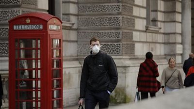 بريطانيا تبحث في تغيير قواعد الحجر الصحي للمسافرين