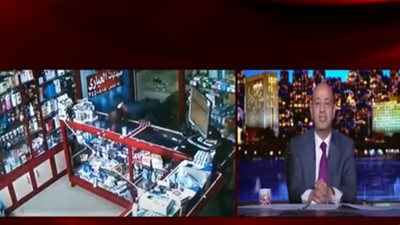 صاحب صيدلية بالغربية يوضح حقيقة فيديو بصق مواطن على فاترينة الصيدلية (فيديو)