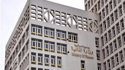 المالية: الدولة تتحمل 40 مليون جنيه لتقديم موعد صرف الرواتب (فيديو)