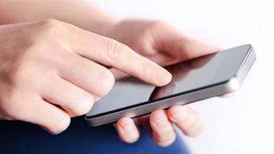 طبيب نفسي: استخدام الهاتف لساعات بسبب الحظر قد يؤدي للانتحار (فيديو)