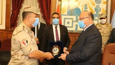 تكريم المستشار العسكري السابق لمحافظة القاهرة 