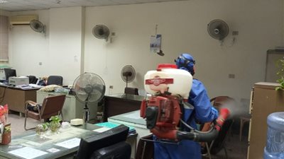 بالصور.. جامعة عين شمس تواصل تعقيم منشآتها