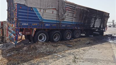 السيطرة على حريق سيارتين بعد تصادمهما بصحراوي البحيرة (صور)