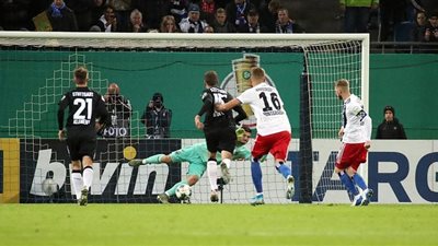 شتوتجارت يسحق زانتهاوزين ويقترب من الصعود للبوندسليجا