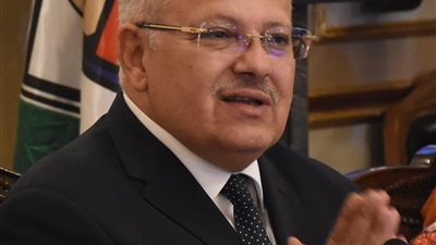رئيس جامعة القاهرة يوجه بالعمل على الخطة الاستراتيجية للتحول نحو جامعة ذكية