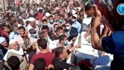 شاهد.. لحظة وصول العائدين من ليبيا لمسقط رأسهم ببني سويف (فيديو)