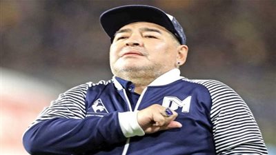 مارادونا يحتفل بتتويج نابولي بكأس إيطاليا 