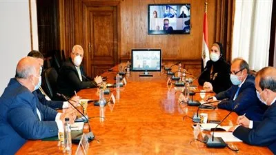 وزيرا الصناعة والزراعة يبحثان آليات تمويل التحول للري الحديث مع البنوك