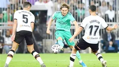 زيدان يُعلن تشكيل ريال مدريد لمواجهة فالنسيا