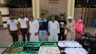 ضبط 8 تجار مخدرات بحوزتهم 7 كيلو هيروين بالجيزة 